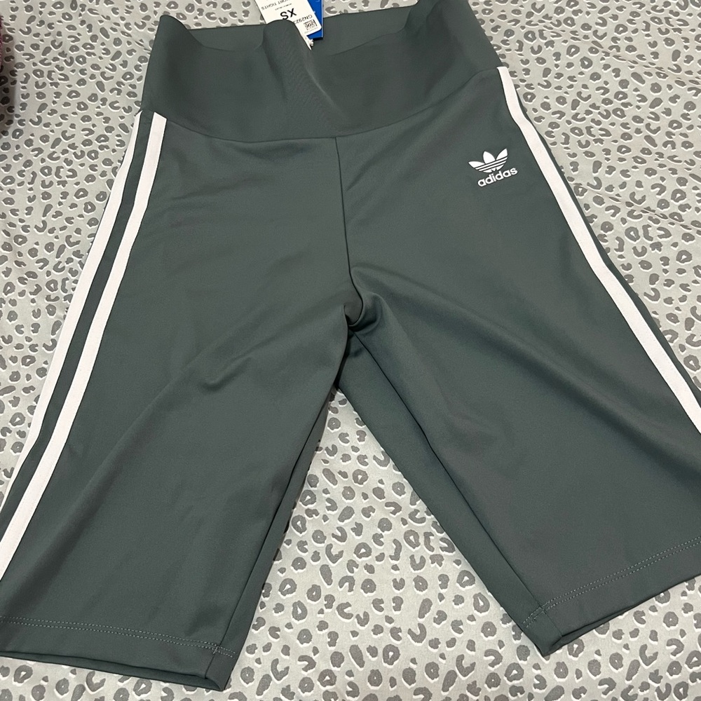 Adidas Woman XS High wasted short Primeblue